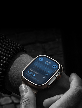 Inimene, kelle randmel on Apple Watch Ultra 4, päevased tervisenäitajad on veidi tavapärasest erinevad