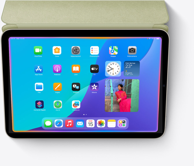 iPad mini con un nuovo design per Siri, il bordo del display si illumina di un bagliore colorato.