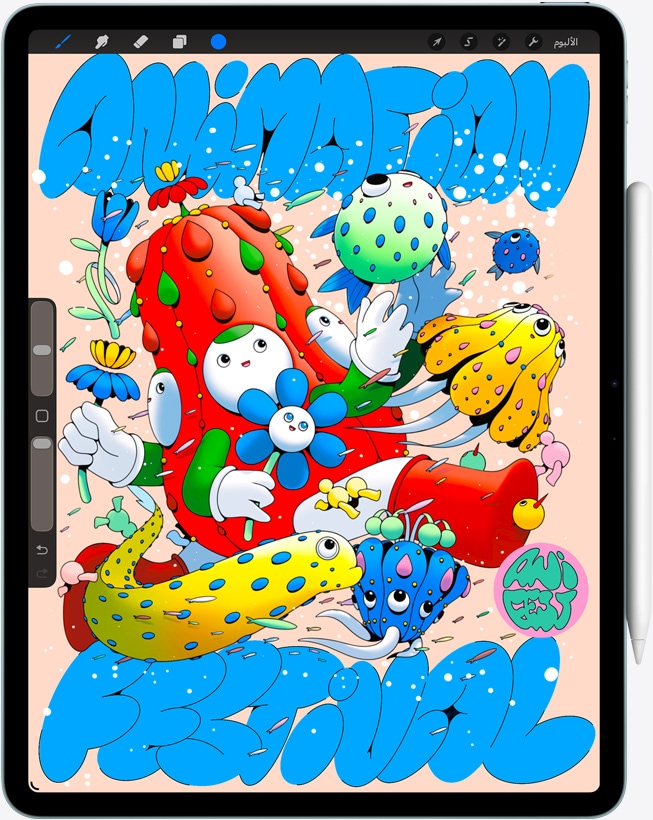 جهاز iPad Air، الجانب الأمامي الخارجي، يعرض تطبيق Procreate، عمل فني رقمي بألوان زاهية يضم شخصيات وعناصر متنوعة، قلم Apple Pro