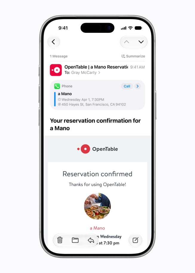 L’écran d’un iPhone 17 Pro montre une notification de réservation à dîner faisant apparaître le nom du restaurant et les détails de la réservation dans Mail.