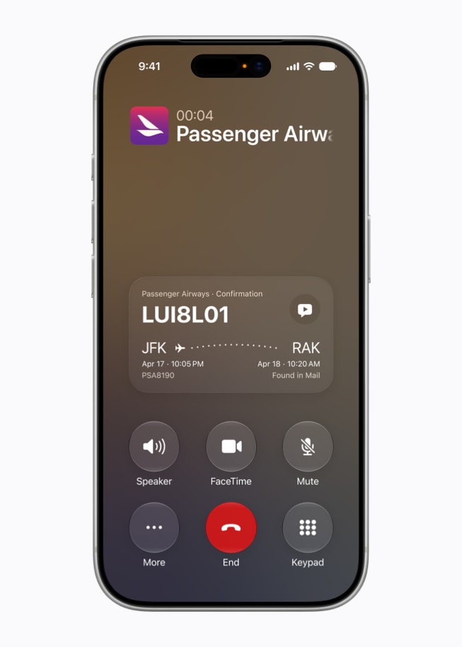 L’écran d’un iPhone 17 Pro affiche la fonctionnalité Call Context pendant un appel téléphonique avec un code de confirmation de vol trouvé dans Mail.
