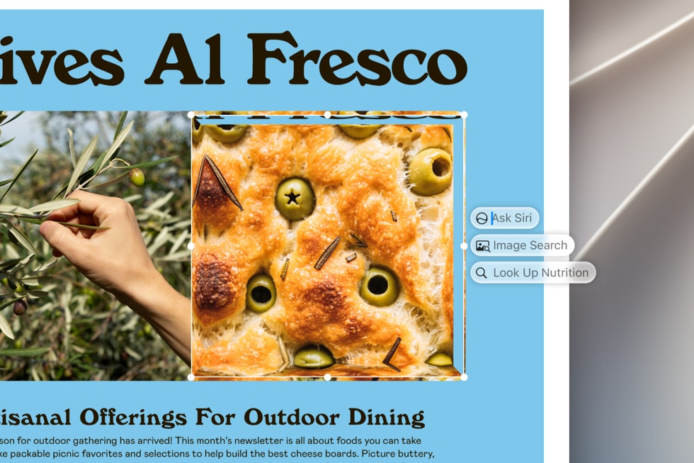 Un écran de MacBook montre Siri générant du texte pour un document intitulé « Olives Al Fresco ».