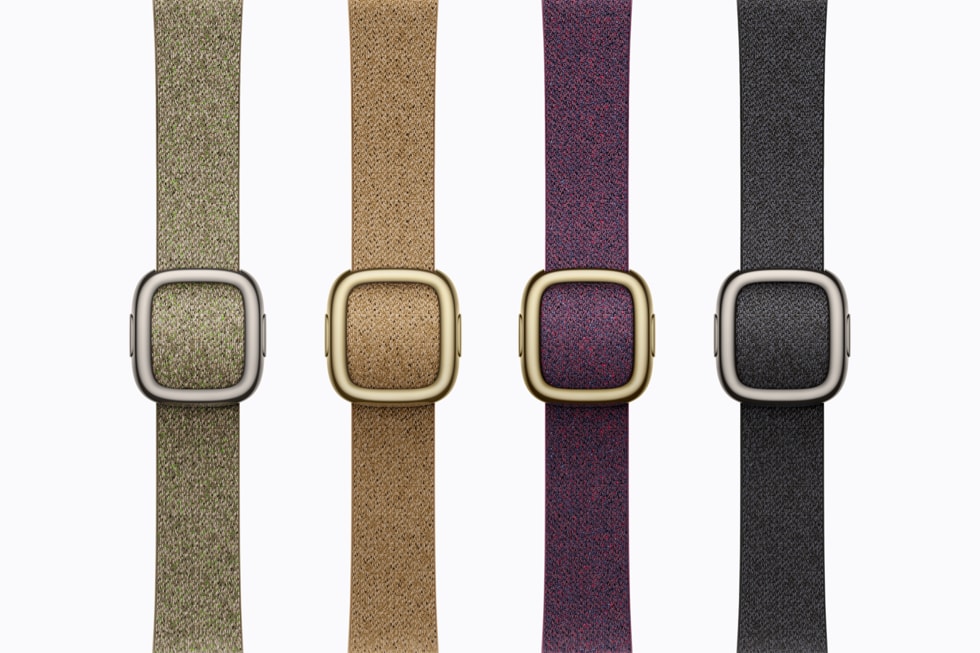 Quatre bracelets à boucle aimantée dans le nouveau matériau tissé montrés dans plusieurs couleurs, avec des pièces métalliques or et argent.