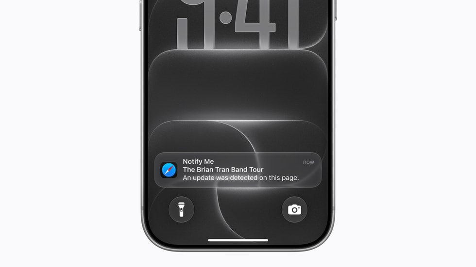「通知を受け取る」機能によってロック画面にウェブサイトの変更が表示されているiPhone 18 Pro。