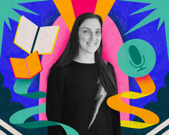 Schwarz-weißes Foto von Jes Wolfe, CEO von Rebel Girls, vor einem bunt illustrierten Hintergrund.
