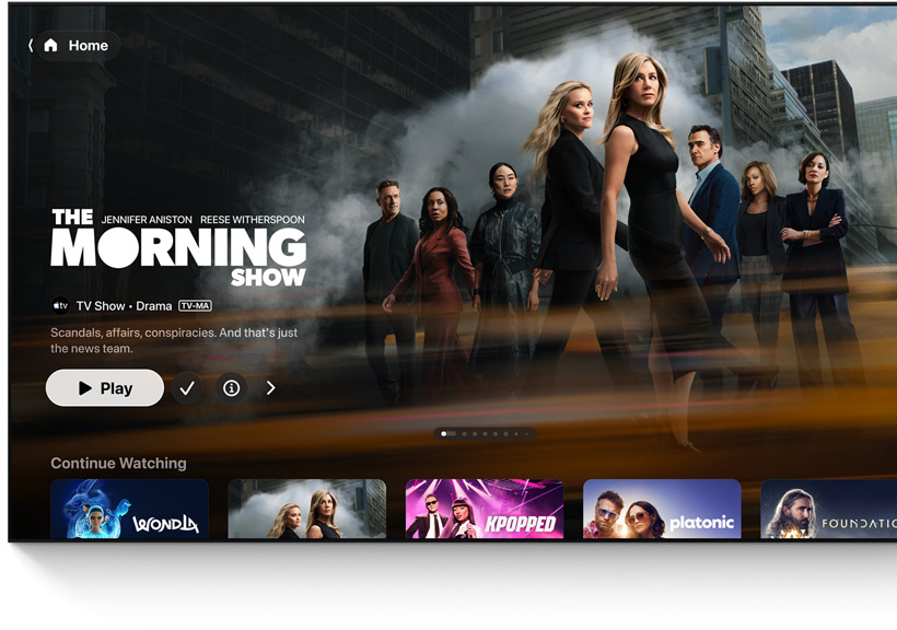 Telewizor płaskoekranowy, na którym widoczny jest interfejs użytkownika ekranu głównego apki Apple TV