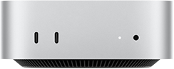 Mac mini spredu, dva porty Thunderbolt, stavová kontrolka a konektor na slúchadlá, zúžená čierna základňa naspodku, plochá vrchná strana, zaoblené bočné strany, rovné hrany, strieborná farba