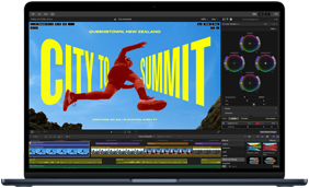 Čiastočný pohľad na obrazovku MacBooku Air s rozpracovanými úpravami videa ukazuje schopnosti čipu M5