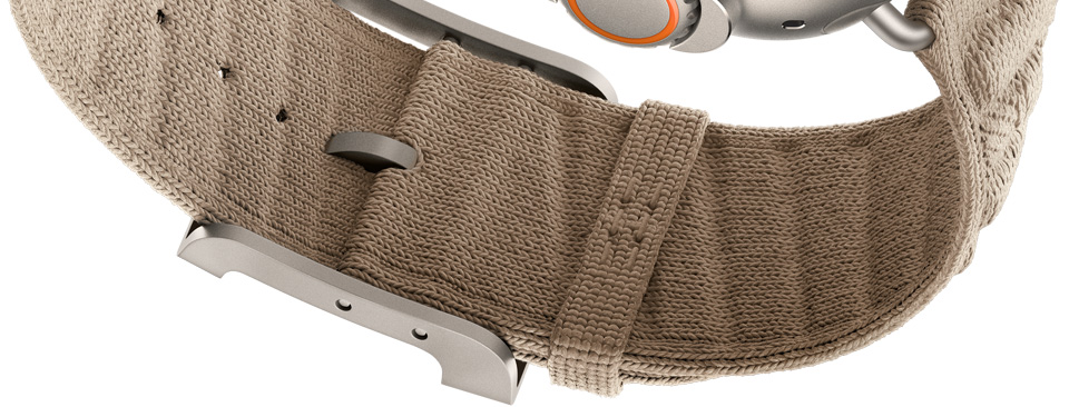 حزام En Mer لساعة Apple Watch Hermès Ultra 4، لون Argile (أسمر)، تفاصيل الجانب السفلي من الإبزيم، نسيج محبوك