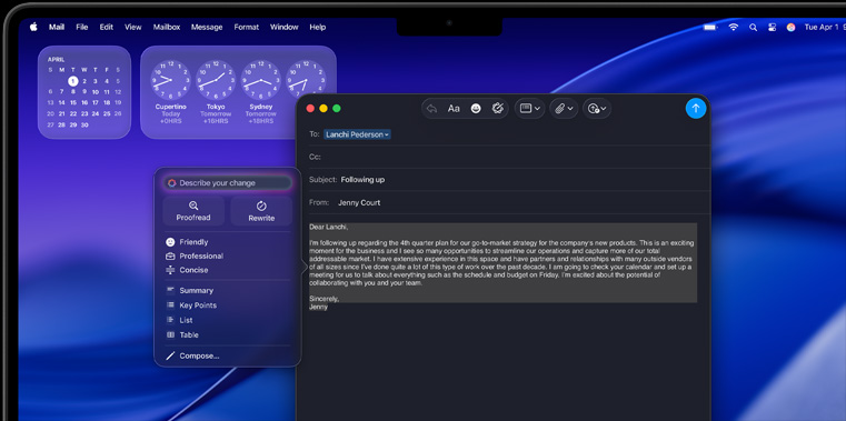 Herramientas de escritura de Apple Intelligence ayudando a editar el tono de un correo electrónico en la pantalla de una MacBook Pro de 14 pulgadas con los widgets de Reloj y Calendario al fondo.