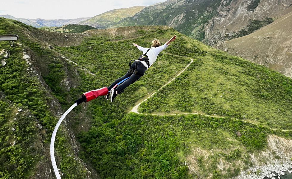 AJ Hackett Bungy New Zealand macht mit dem iPhone beeindruckende Aufnahmen von fünf malerischen Orten in Neuseeland und teilt sie mit seinen Kund:innen.