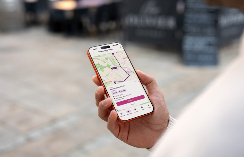 Geregistreerde chauffeurs kunnen in de Tut Tut-app bezorgopdrachten kiezen en met Apple Kaarten naar klanten navigeren