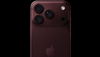 iPhone 18 Pro Burgundijas sarkanā krāsā, aizmugures skats, redzama 48 MP galvenā kamera un maināms diafragmas atvērums